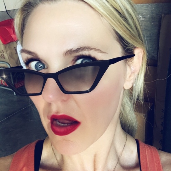 Meet your Posher, Lisa - Picture 1 of 1